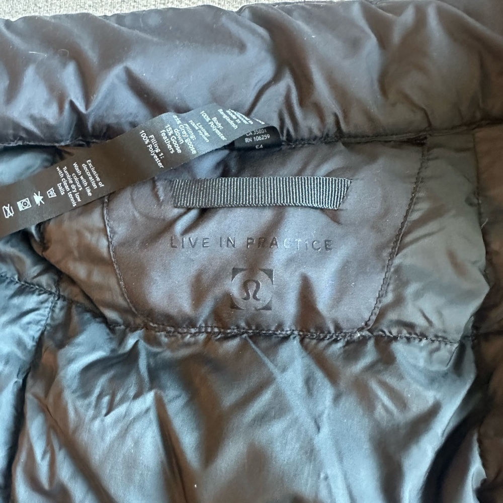 Lululemon Athletica Charcoal Puffer Vest - Picture 2 of 4